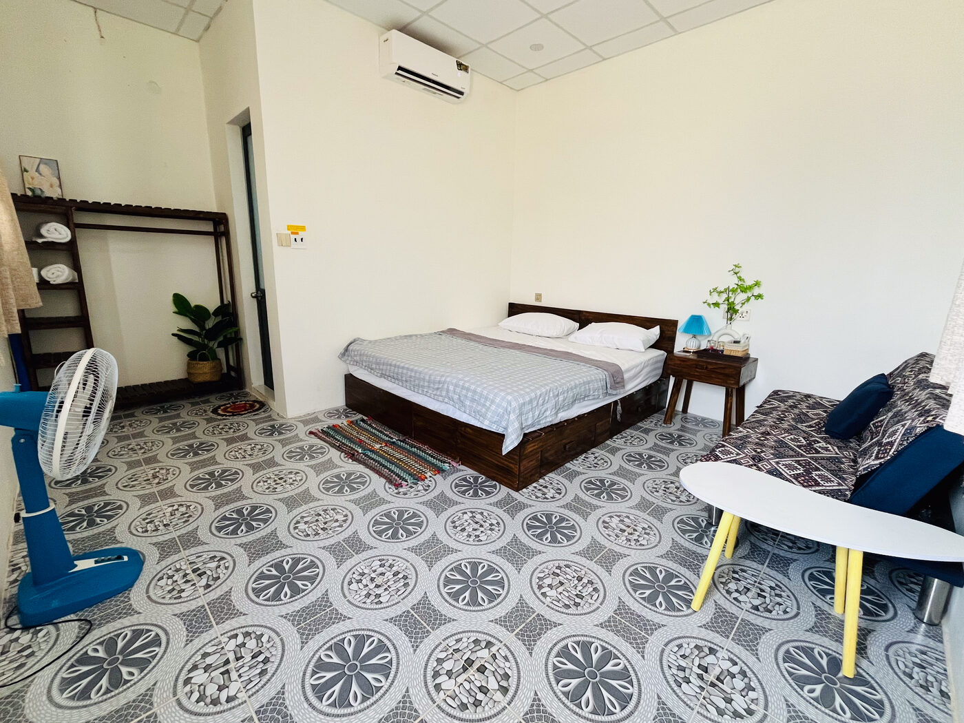 Phòng 2 · Hướng biển